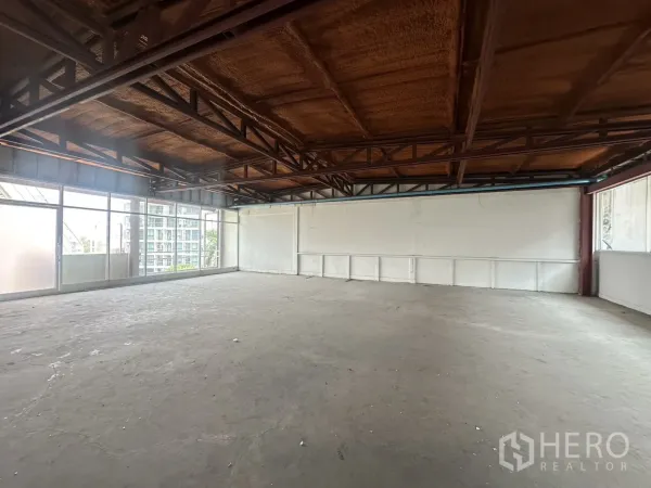 Retail Space for rent in Watthana, Bangkok - Corner retail floor with floor-to-ceiling windows offering city views.