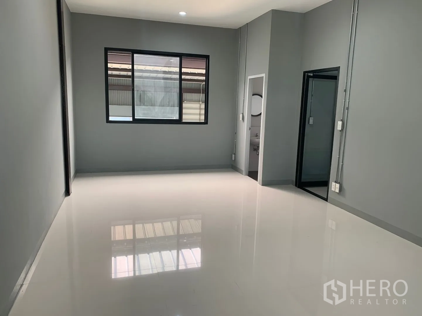 Warehouse for rent in Bang Phli, Samut Prakan - Upper office room with windows, glass door, and access to a restroom.