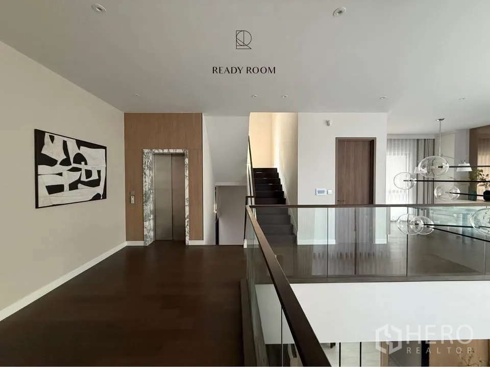 Detached House for rent in Bang Kapi, Bangkok - Landing with private home elevator, staircase, glass railing and modern chandelier.