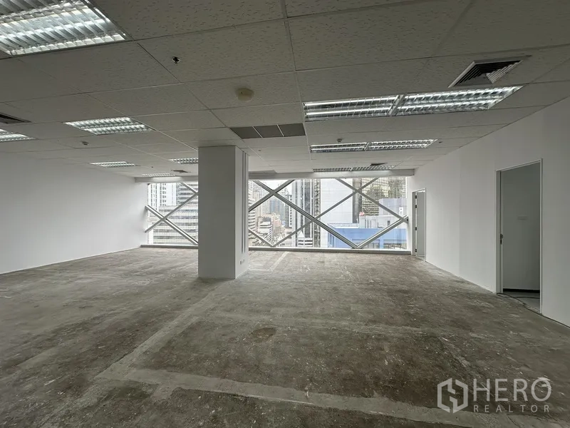 Office Space for rent in Watthana, Bangkok - Bright office space with multiple doors and panoramic windows.
