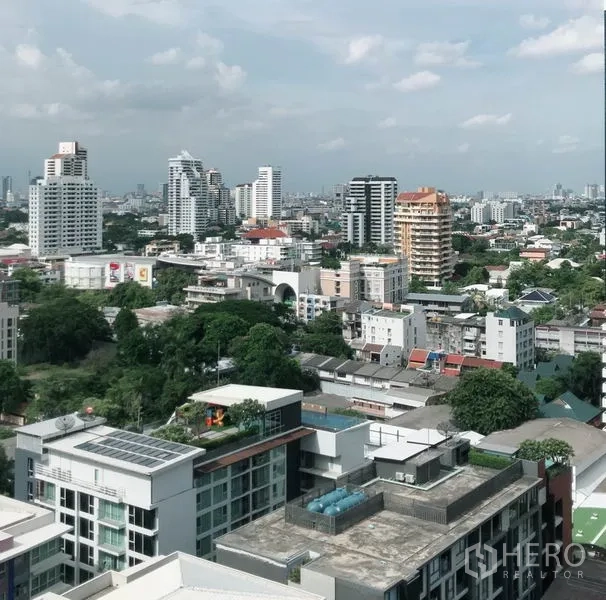 คอนโด ให้เช่าหรือขายในWatthana, Bangkok - วิวสกายไลน์เขตวัฒนา จากชั้นสูงของอาคาร