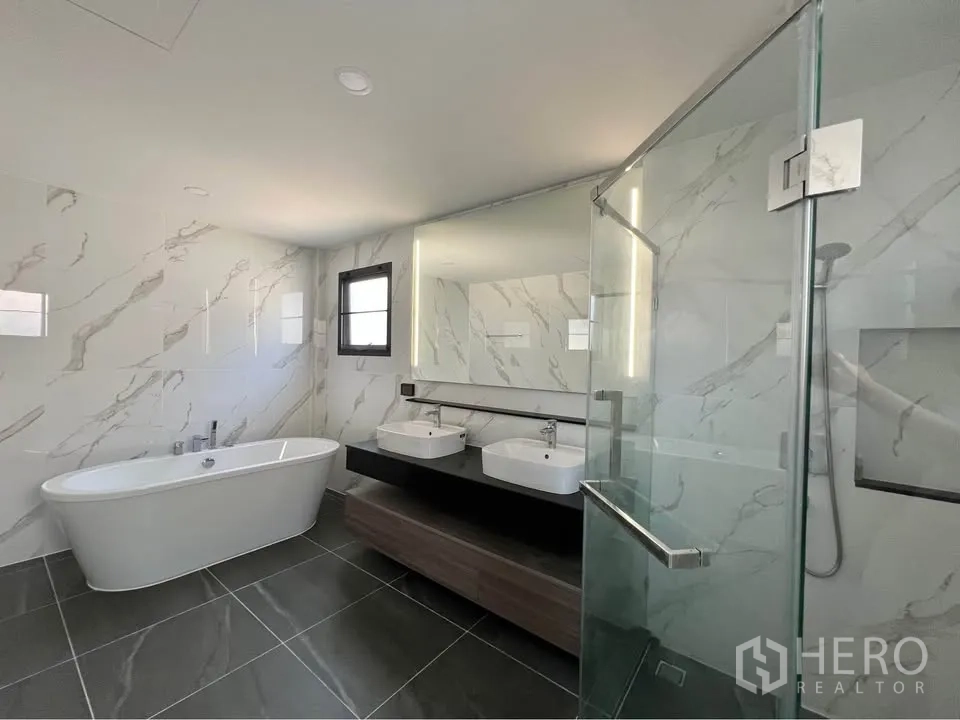 Property Image #23 for property HRE00578