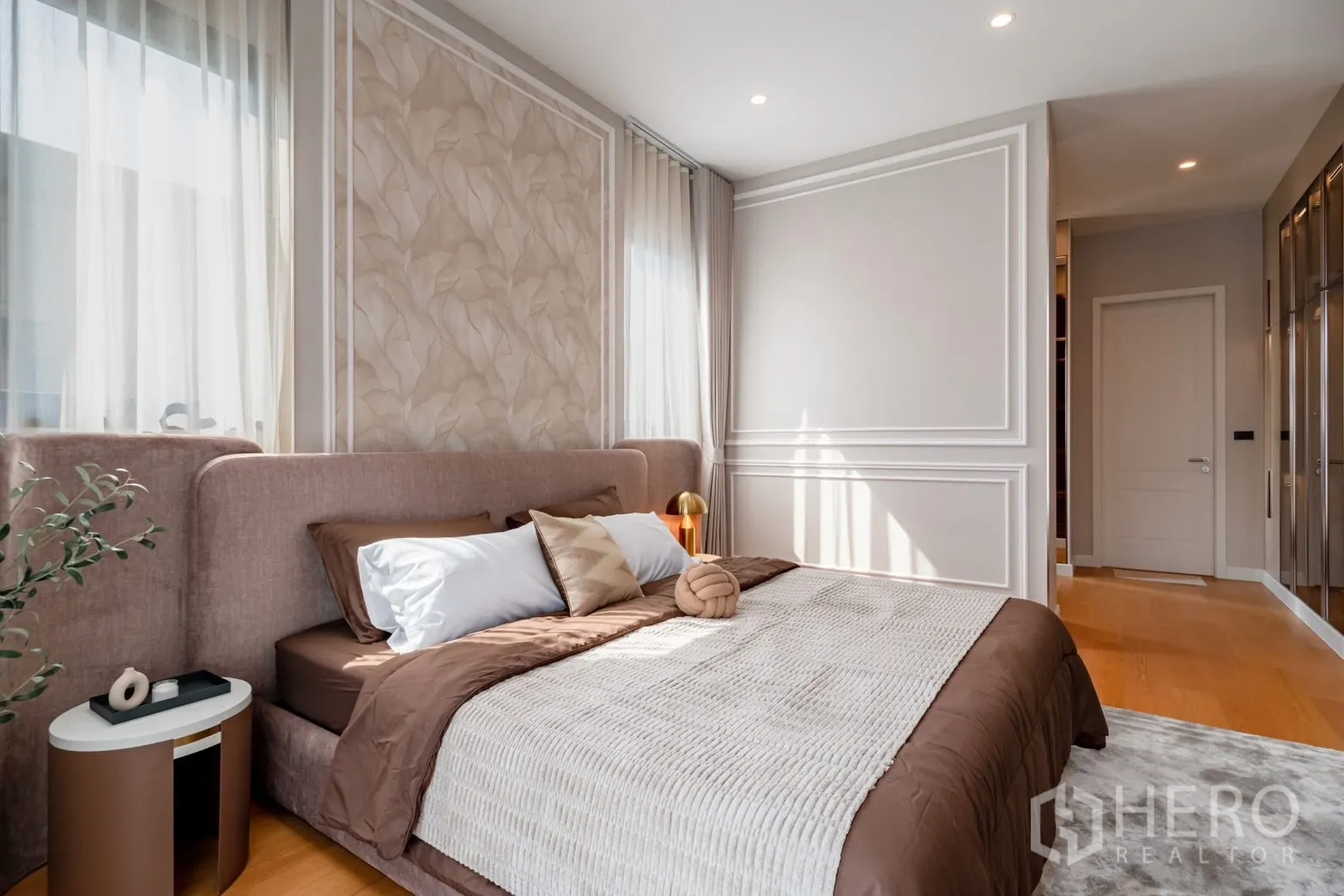 Detached House for rent or sale in Saphan Sung, Bangkok - Bright bedroom with neutral wall paneling and a large bed.