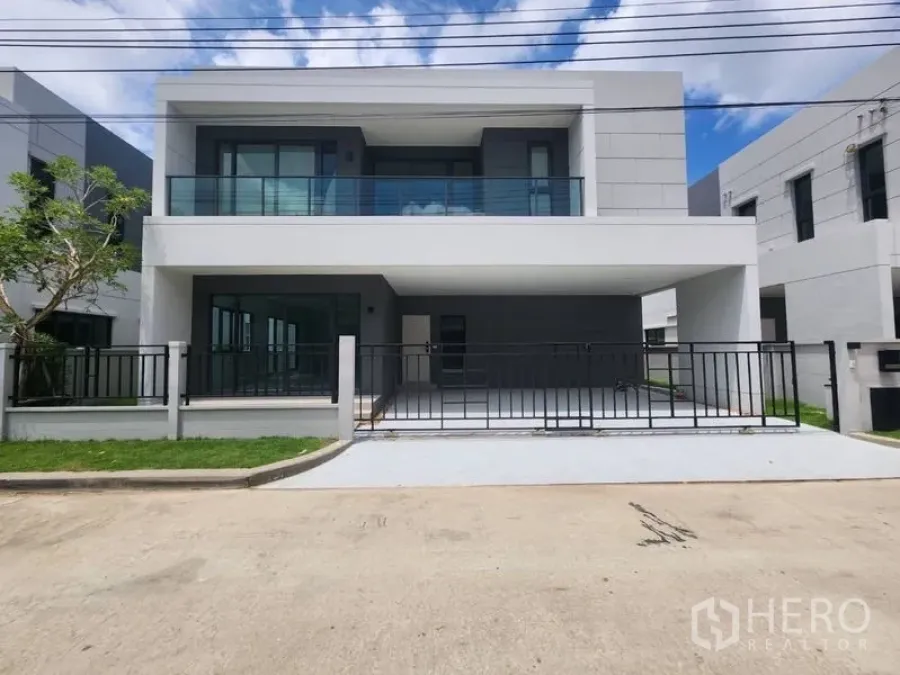 Detached House for rent in Bang Phli, Samut Prakan - Modern two-storey detached house with balcony, gated frontage and driveway.