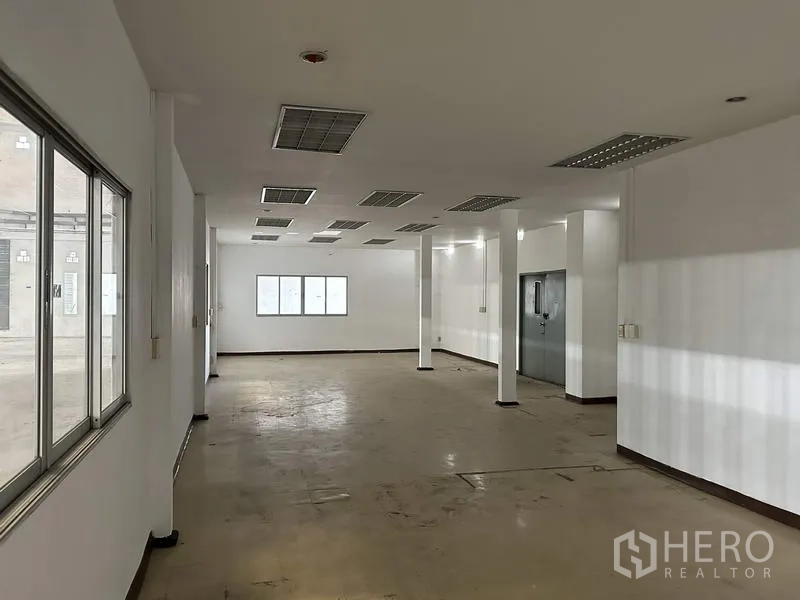 Factory for rent in Bang Bua Thong, Nonthaburi - Finished office area with windows and drop‑ceiling lights inside the factory.