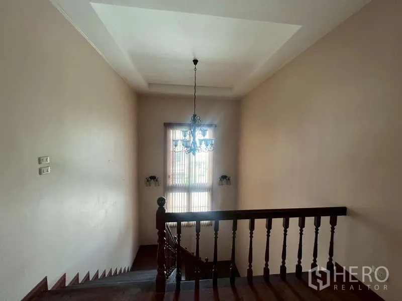 Detached House for rent in Watthana, Bangkok - Upper landing with chandelier and natural light from a window.