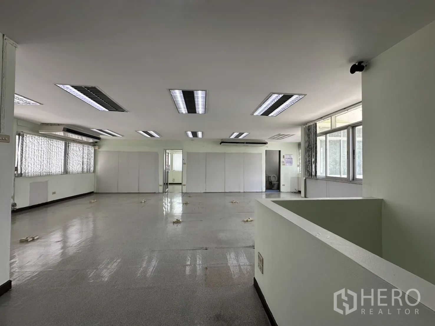 Retail Space for rent in Watthana, Bangkok - Upper-floor open workspace with rows of windows and fluorescent lights.