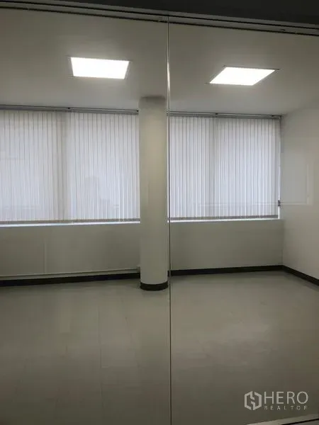 Office Space for rent in Bang Rak, Bangkok - Compact office room with window blinds, LED ceiling lights and reflective glass wall.