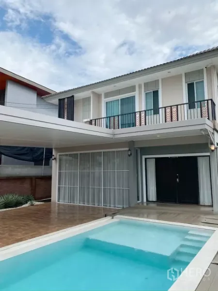 Detached House for sale in Sai Mai, Bangkok - Modern two-storey detached house in Sai Mai with balcony, covered terrace and private swimming pool.