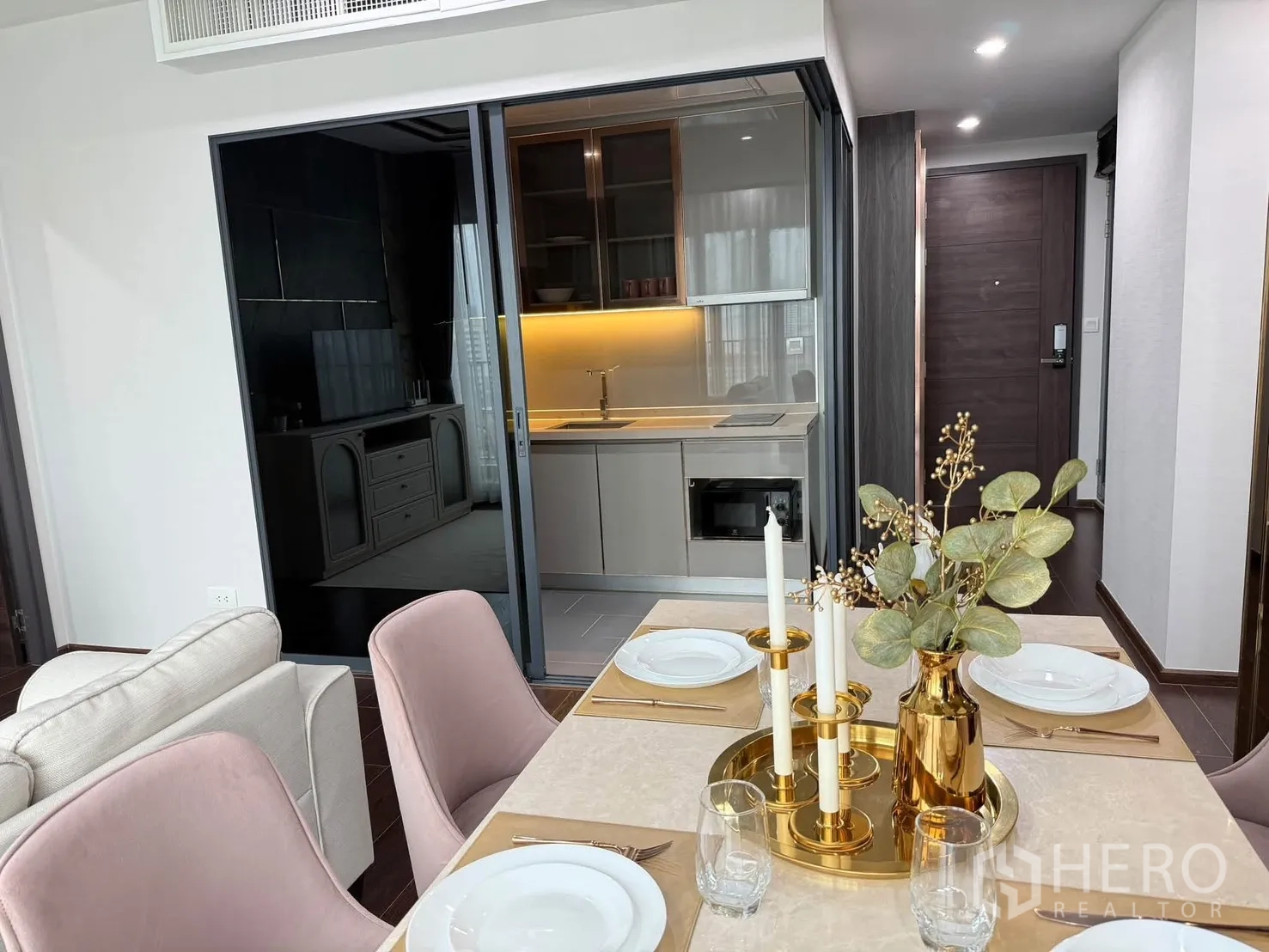 Condominium for rent in Watthana, Bangkok - Dining table set for four beside the kitchen and entry door.