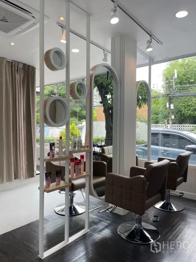 Retail Space for rent in Khlong Toei, Bangkok - Bright salon-style retail interior with arched mirrors, product shelves and large windows.