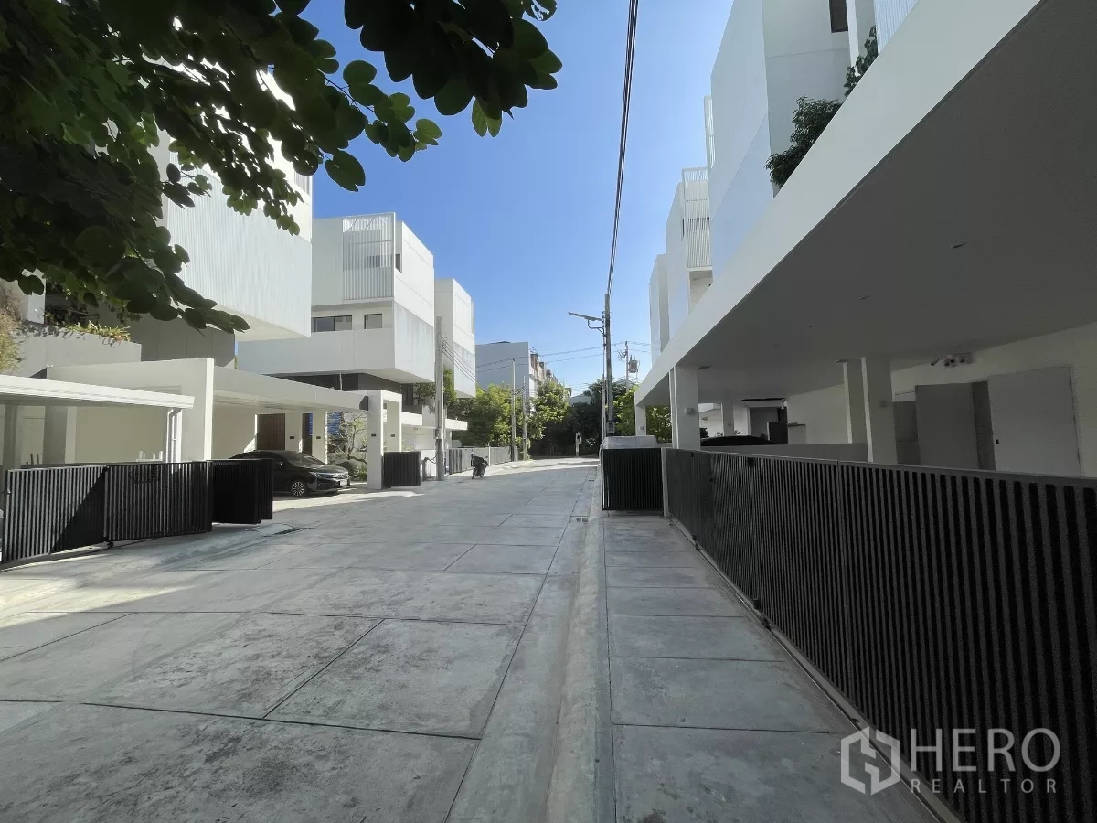 Home Office for rent in Don Mueang, Bangkok - Quiet private lane lined with modern white home office buildings.