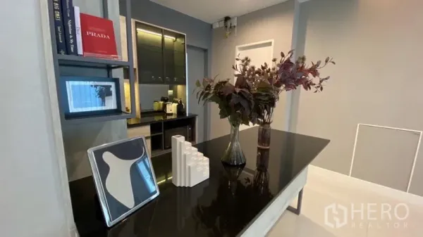 Detached House for rent in Samut Prakan - Modern pantry with black stone countertop, shelves and decorative vases in a detached house.
