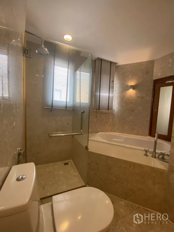 Condominium for rent in Watthana, Bangkok - Bathroom featuring shower stall, toilet and built-in bathtub with blinds.