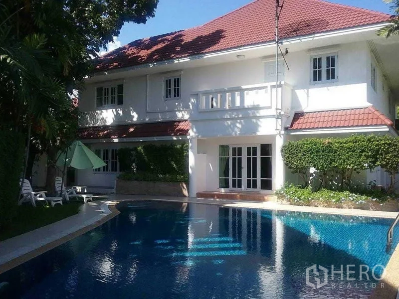 บ้าน ขาย - บ้านเดี่ยวสองชั้นหลังคากระเบื้องสีแดง หน้าสระว่ายน้ำส่วนตัว
