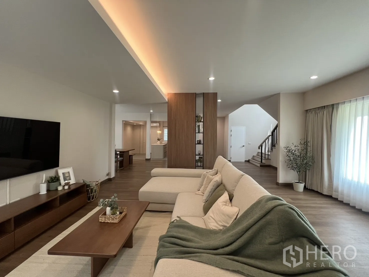 Detached House for rent in Mueang Samut Prakan, Samut Prakan - Open-plan living area featuring sofa, dining space and staircase.