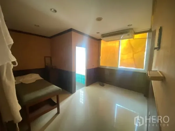 Office Space for rent in Khlong Toei, Bangkok - Air-conditioned private room with window shades and entry to an ensuite bathroom.