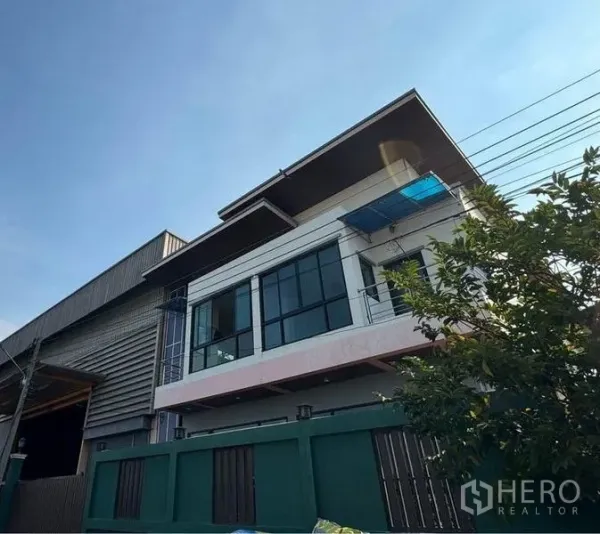 Warehouse for rent or sale in Mueang Samut Sakhon, Samut Sakhon - Modern two-storey office frontage and perimeter fence adjacent to the warehouse building.