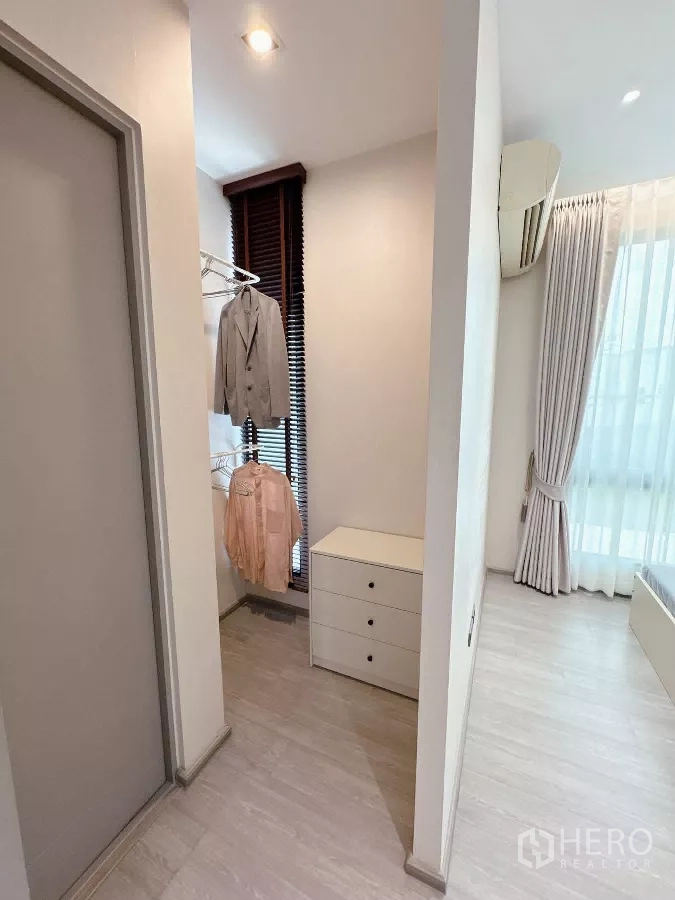 Townhouse for rent or sale in Lat Phrao, Bangkok - Dressing nook with drawers beside a window.