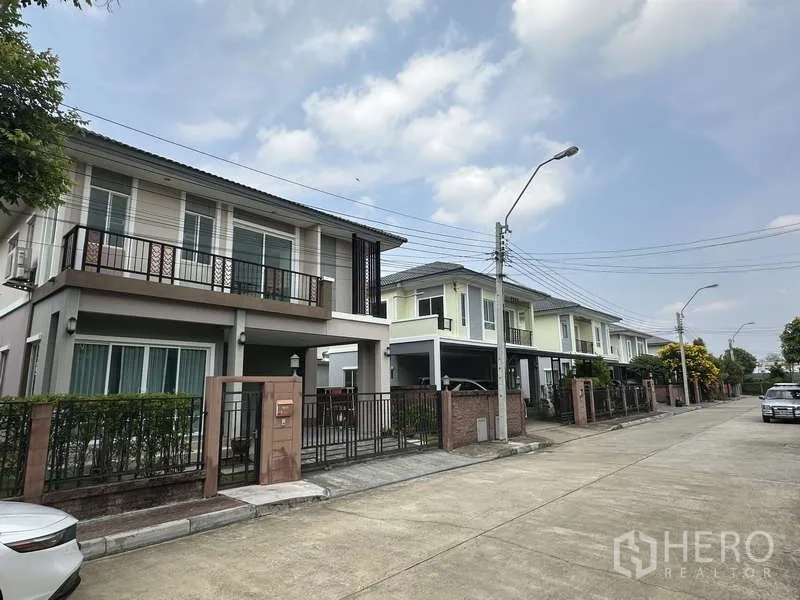 Detached House for sale in Sai Mai, Bangkok - Row of modern two-storey homes along a clean neighborhood street.