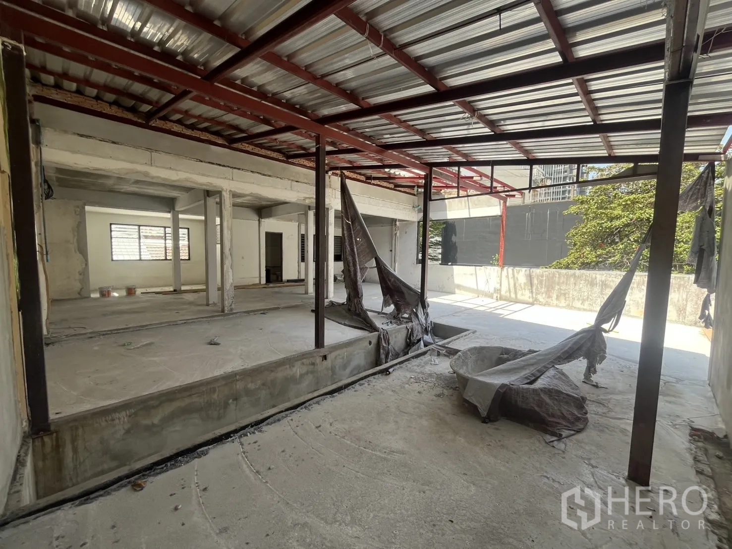 Retail Space for rent in Watthana, Bangkok - Semi-roofed terrace zone with steel beams and concrete floor ready for fit-out.