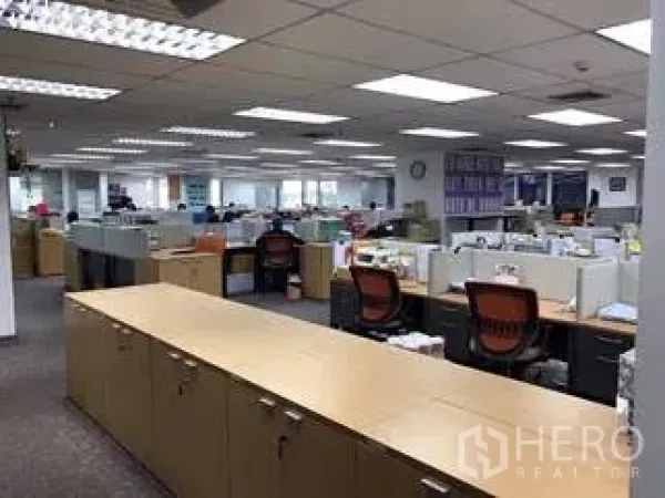 Office Space for rent in Khlong Toei, Bangkok - Spacious open-plan office floor with workstations, cabinets and bright fluorescent lighting.