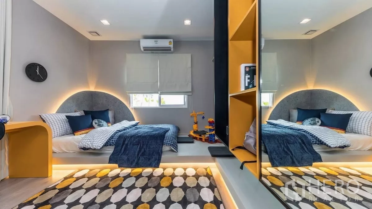 Detached House for rent in Prawet, Bangkok - Twin children’s bedroom with two beds, playful lighting and geometric rug.