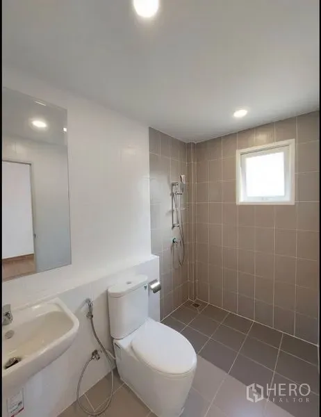 Detached House for sale in Bang Yai, Nonthaburi - Clean bathroom with walk-in shower, toilet, basin and small window