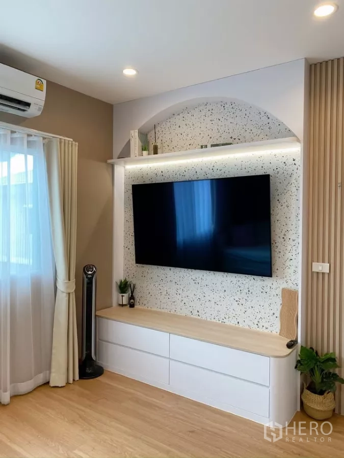Detached House for sale in Sai Mai, Bangkok - Bedroom TV wall with terrazzo-arch feature and built-in cabinet.