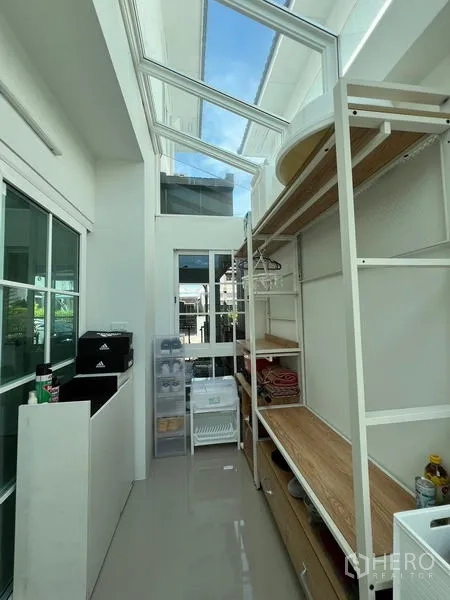 บ้าน ให้เช่าหรือขาย - ห้องแพนทรี่/อเนกประสงค์หลังคากระจกและชั้นเก็บของ