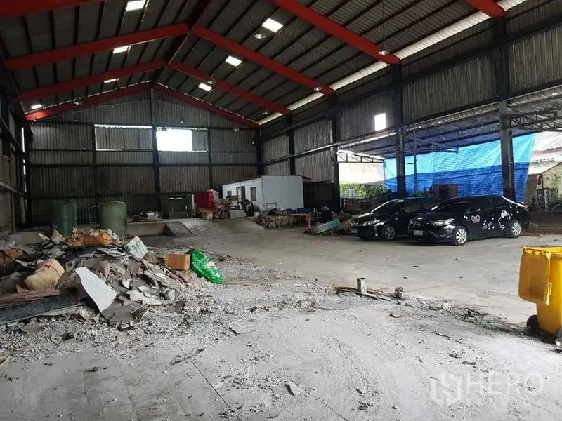 货栈 出租在Thung Khru, Bangkok - 宽大的工业仓库，设停车位、独立办公室与后方装卸坡道。