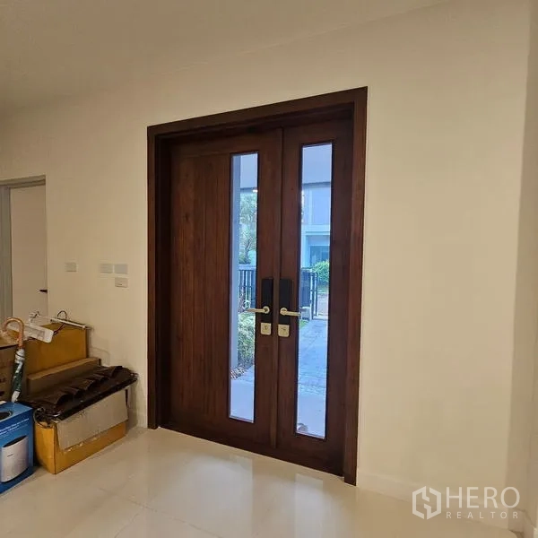 Detached House for rent in Saphan Sung, Bangkok - Solid wood double front door with vertical glass inserts at the entrance.
