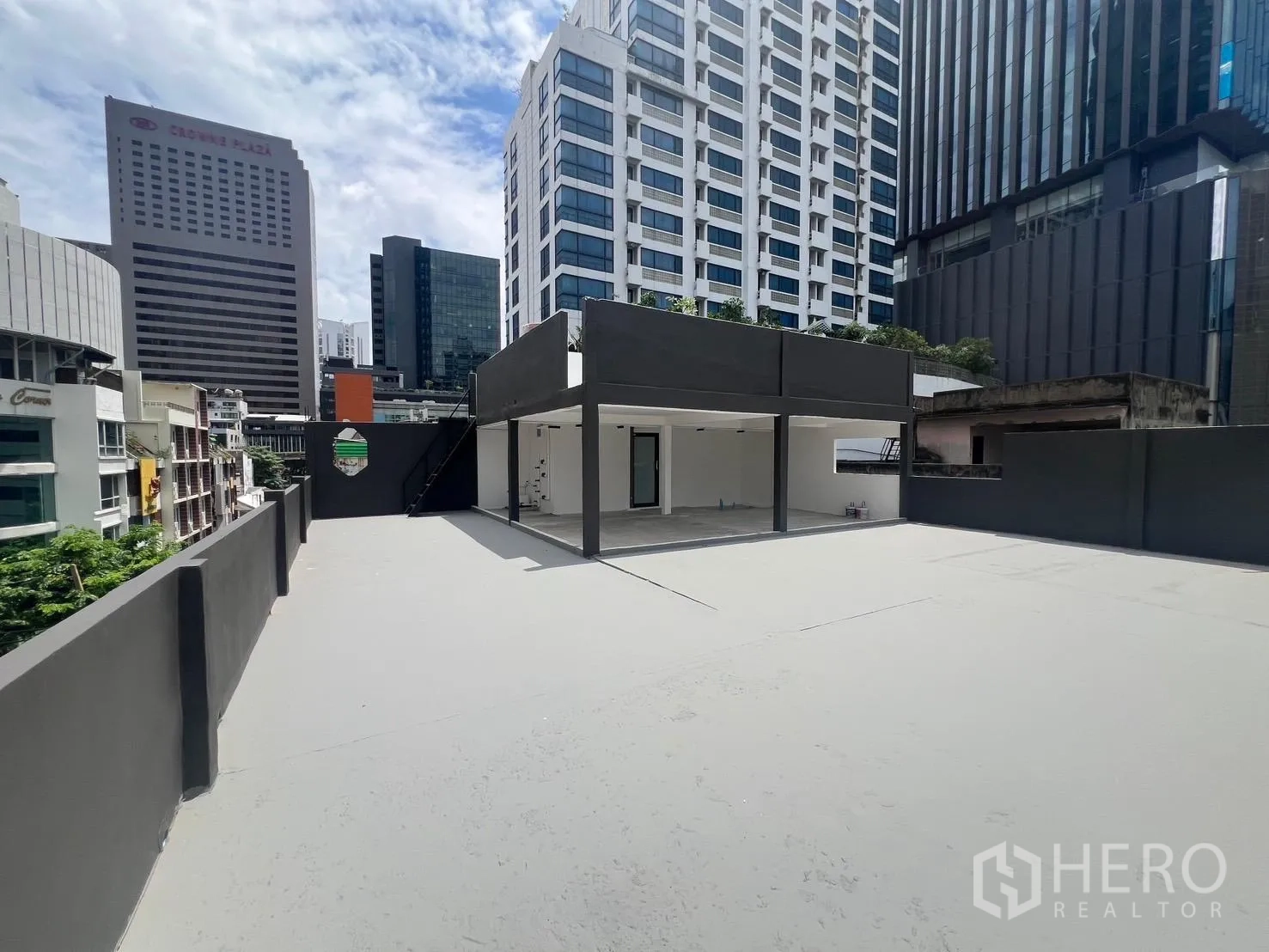Retail Space for rent in Bang Rak, Bangkok - Wide terrace perspective facing the covered pavilion amid modern office towers.