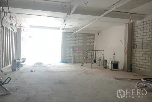 Retail Space for rent in Khlong Toei, Bangkok - Open-plan shop interior under construction with high ceiling and large shopfront opening.