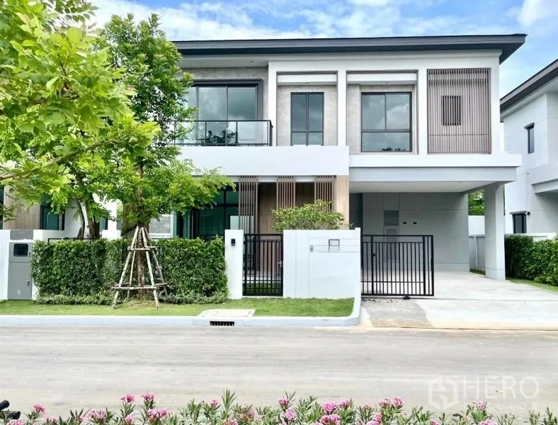 Detached House for rent or sale in Bang Phli, Samut Prakan - Modern two-storey detached house with gated entrance, carport and landscaped front yard in Bang Phli.