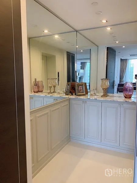 Condominium for sale - Mirrored entry hall with decorative cabinetry and display accents.