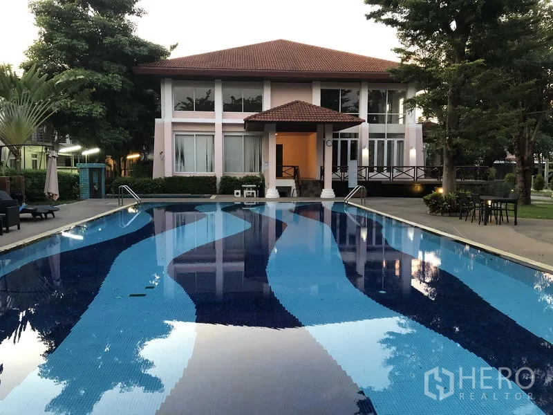 Detached House for rent in Wang Thonglang, Bangkok - Communal swimming pool and clubhouse surrounded by landscaped gardens.