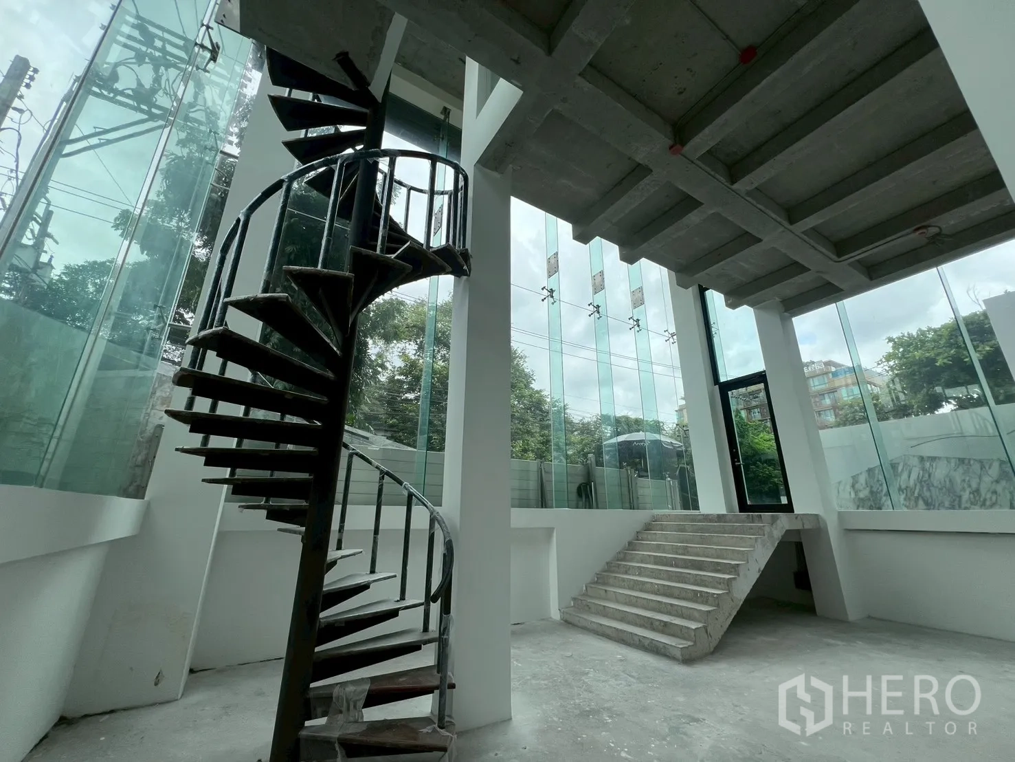 Retail Space for rent - Metal spiral staircase connecting the ground floor to the mezzanine.