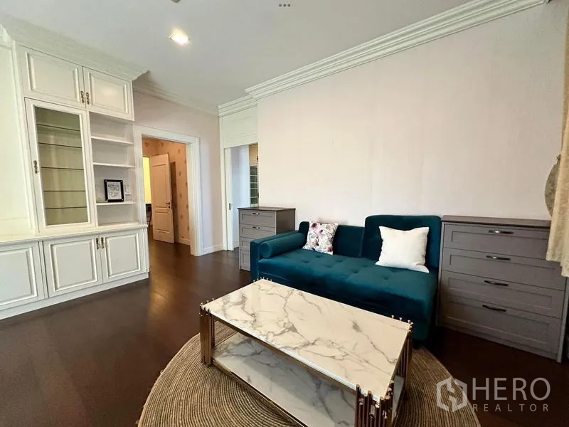 Detached House for rent or sale - Cozy sitting area with teal sofa, marble coffee table and white built-in cabinetry.
