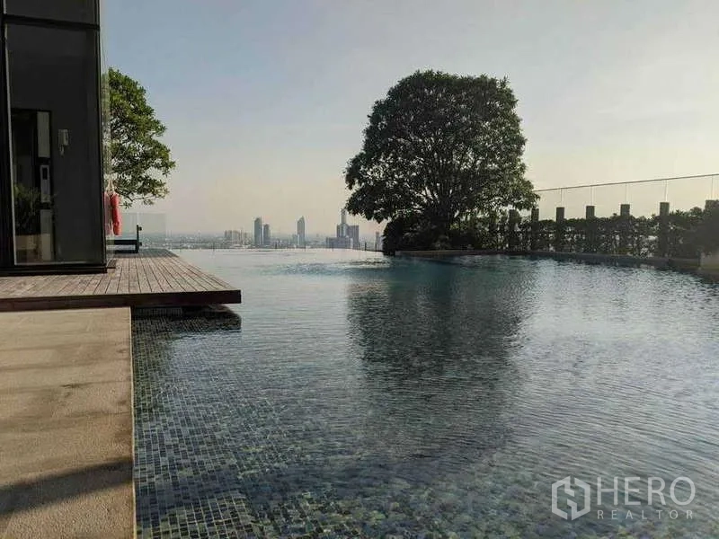 คอนโด ให้เช่าในSathon, Bangkok - สระขอบฟ้าใกล้ชานไม้และต้นไม้ใหญ่ มองเห็นวิวเมือง