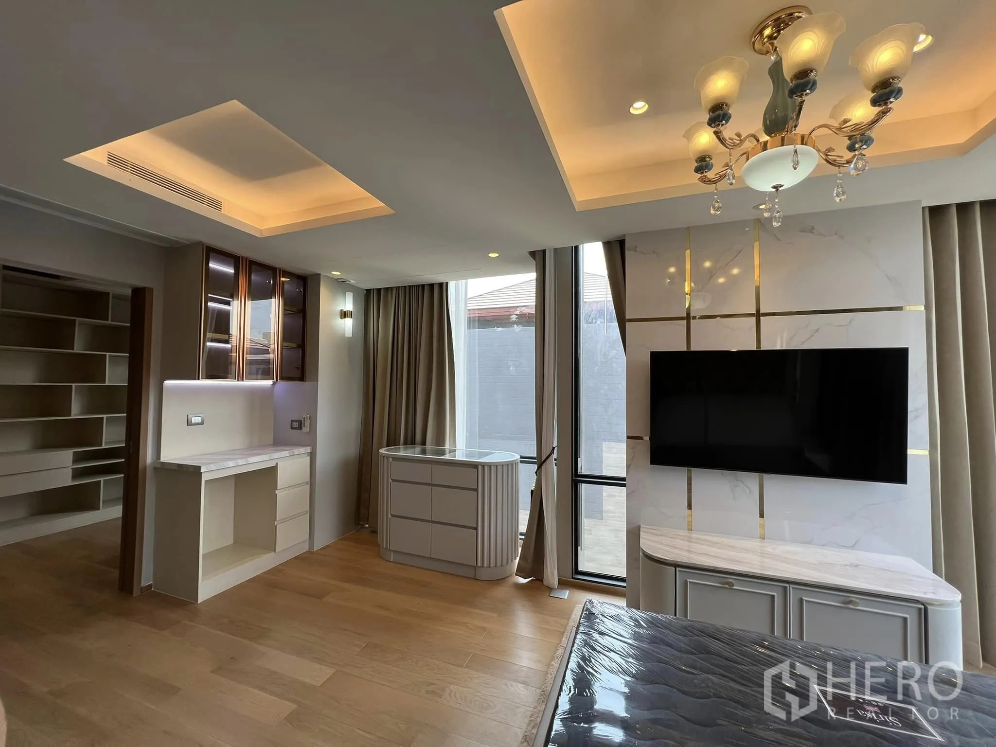 Detached House for rent or sale in Yan Nawa, Bangkok - Master bedroom with TV wall, built-ins and dressing area.
