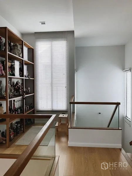 Detached House for sale in Bang Kapi, Bangkok - Upper landing with glass balustrade and display shelving.