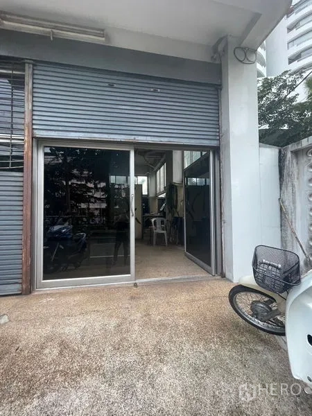 Home Office for sale in Yan Nawa, Bangkok - Ground-floor entrance with metal roller shutters and sliding glass doors.