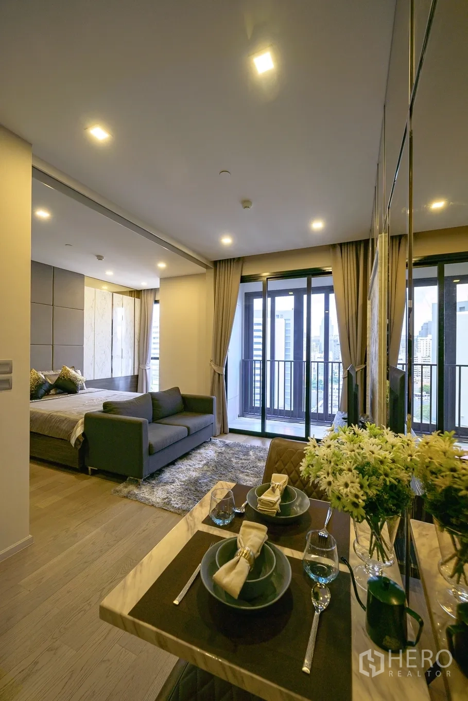 Condominium for rent in Watthana, Bangkok - Dining counter overlooking the bed, sofa and dual balcony doors.