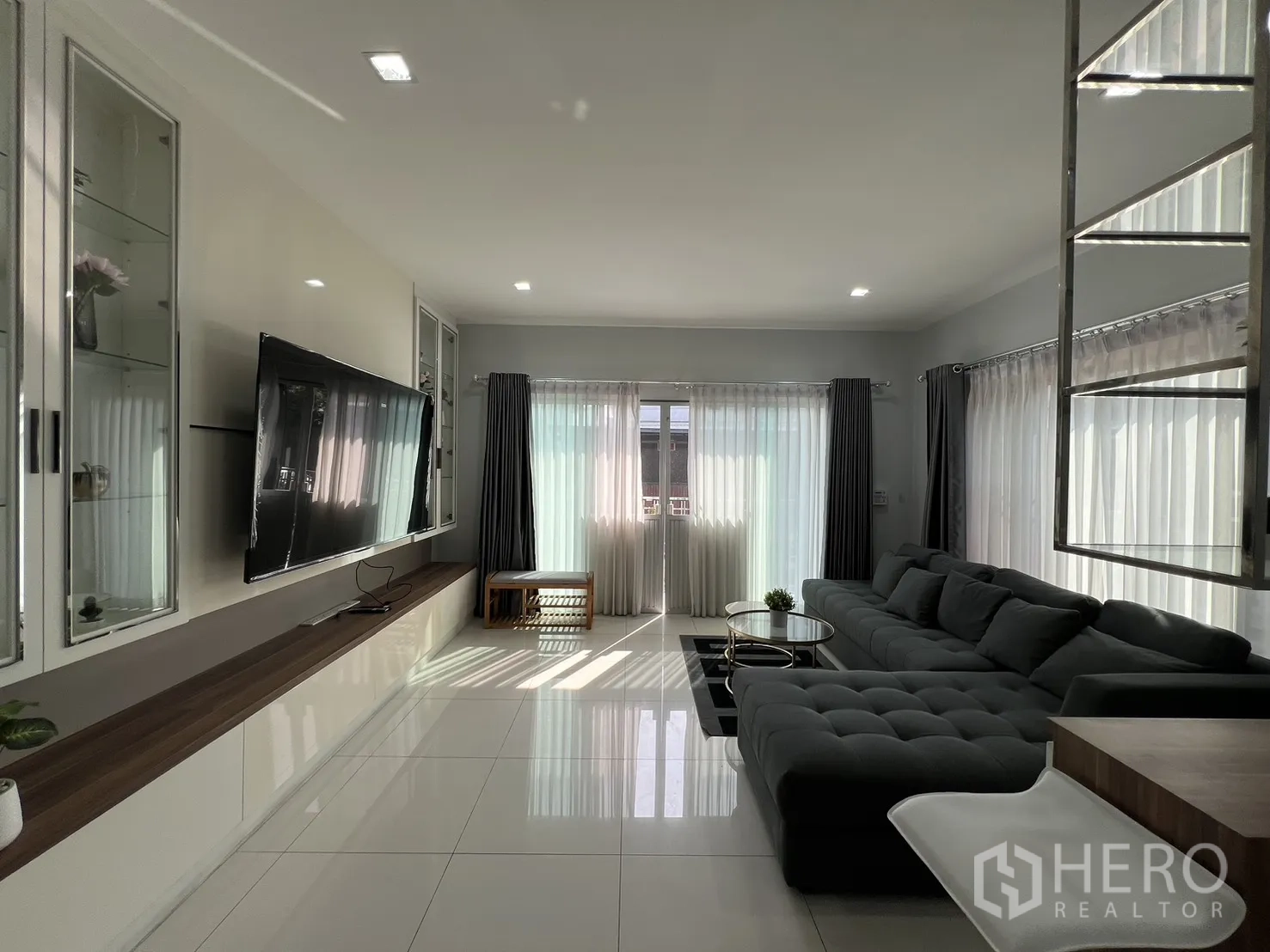 Property Image #16 for property HRE00157