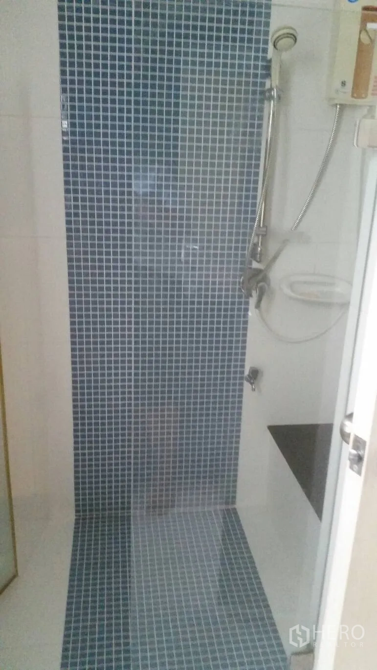 Detached House for rent in Lat Krabang, Bangkok - Shower enclosure with blue mosaic tiles and a handheld shower heater.