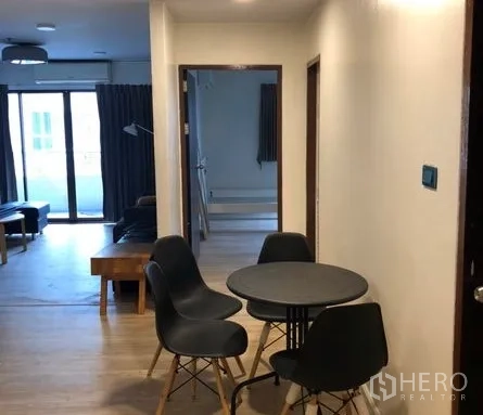 Condominium for rent in Watthana, Bangkok - Hallway seating area with small round dining table and three chairs.