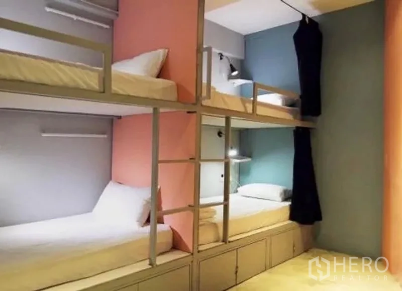 Retail Space for rent in Khlong Toei, Bangkok - Colorful pod-style bunk beds with ladders and reading lights in a neat room.