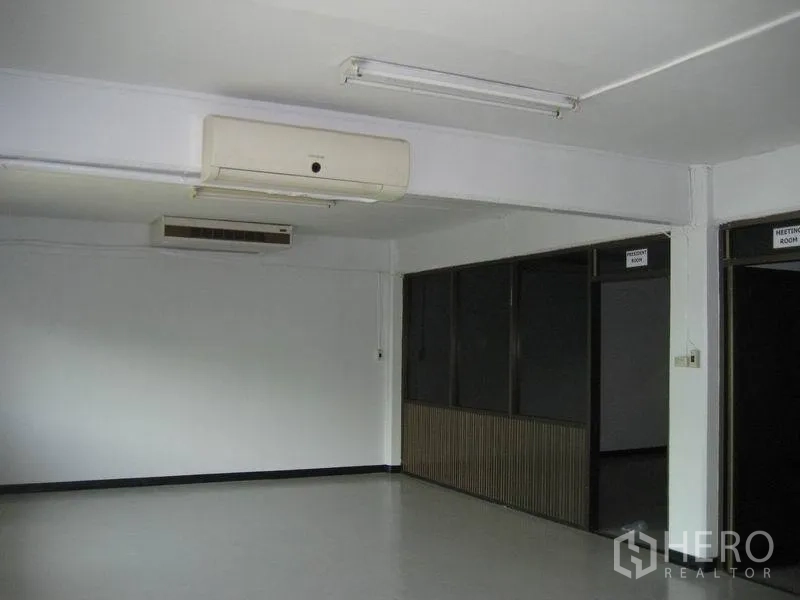 Factory for rent in Bang Sao Thong, Samut Prakan - Open-plan office area with air-conditioning and glass-partitioned meeting rooms.