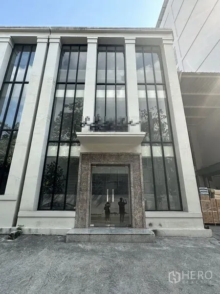 Home Office for rent in Phra Khanong, Bangkok - Modern home office exterior with tall vertical windows and a glass entrance.